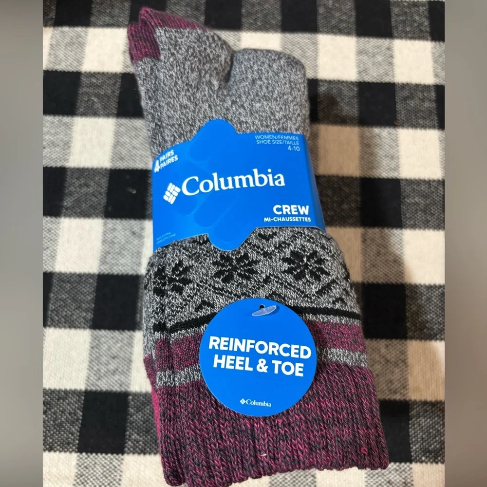 NWT Women's Columbia 4 Pairs Crew Socks with Reinforced Heel and Toe size 4-10